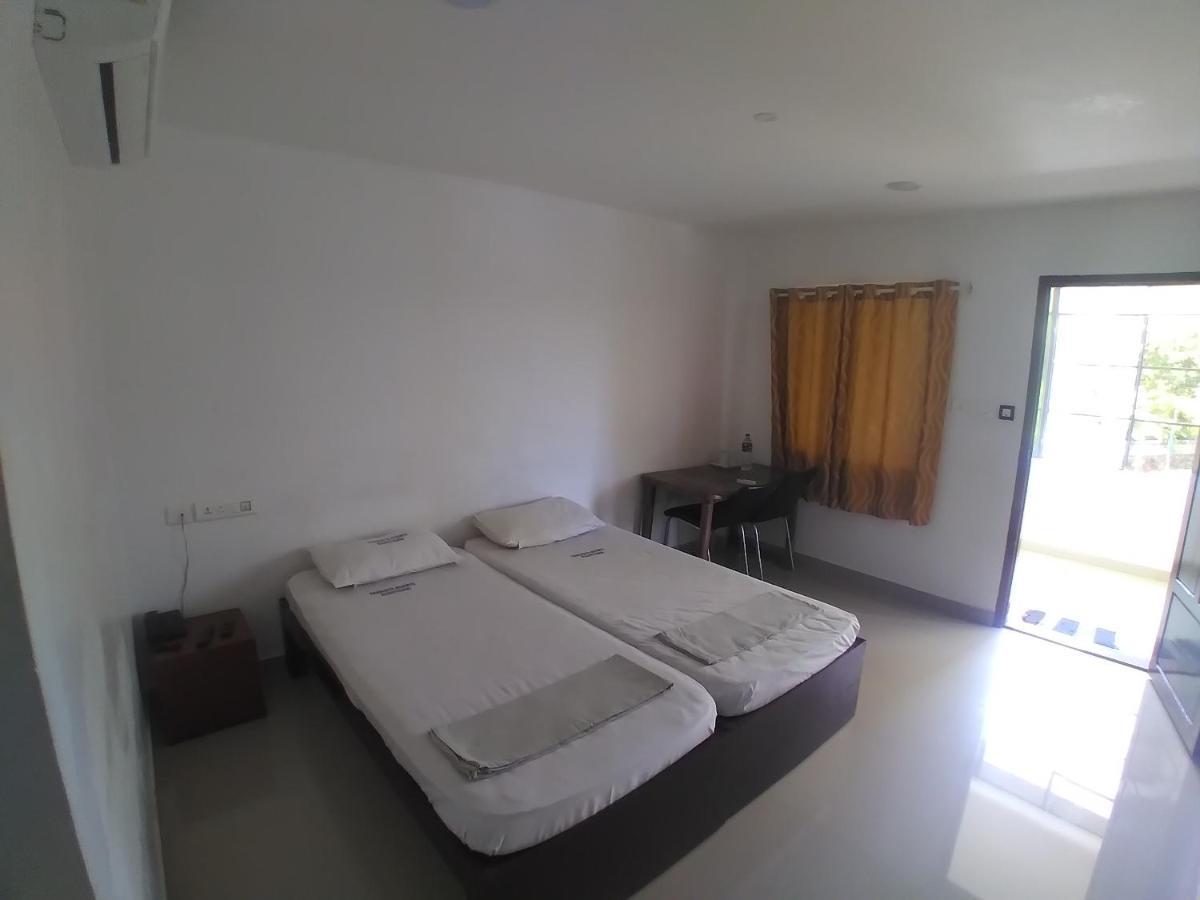 Thabasiya Resorts Kuzhittura Bagian luar foto