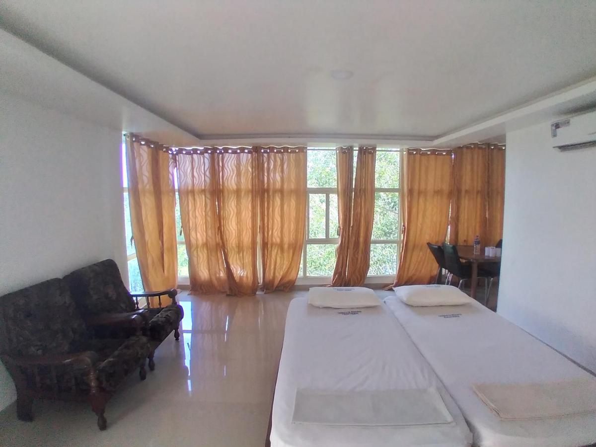 Thabasiya Resorts Kuzhittura Bagian luar foto