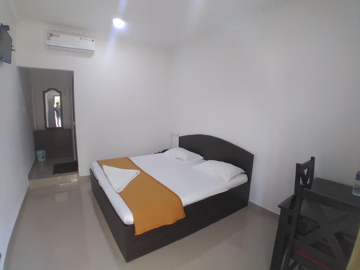 Thabasiya Resorts Kuzhittura Bagian luar foto